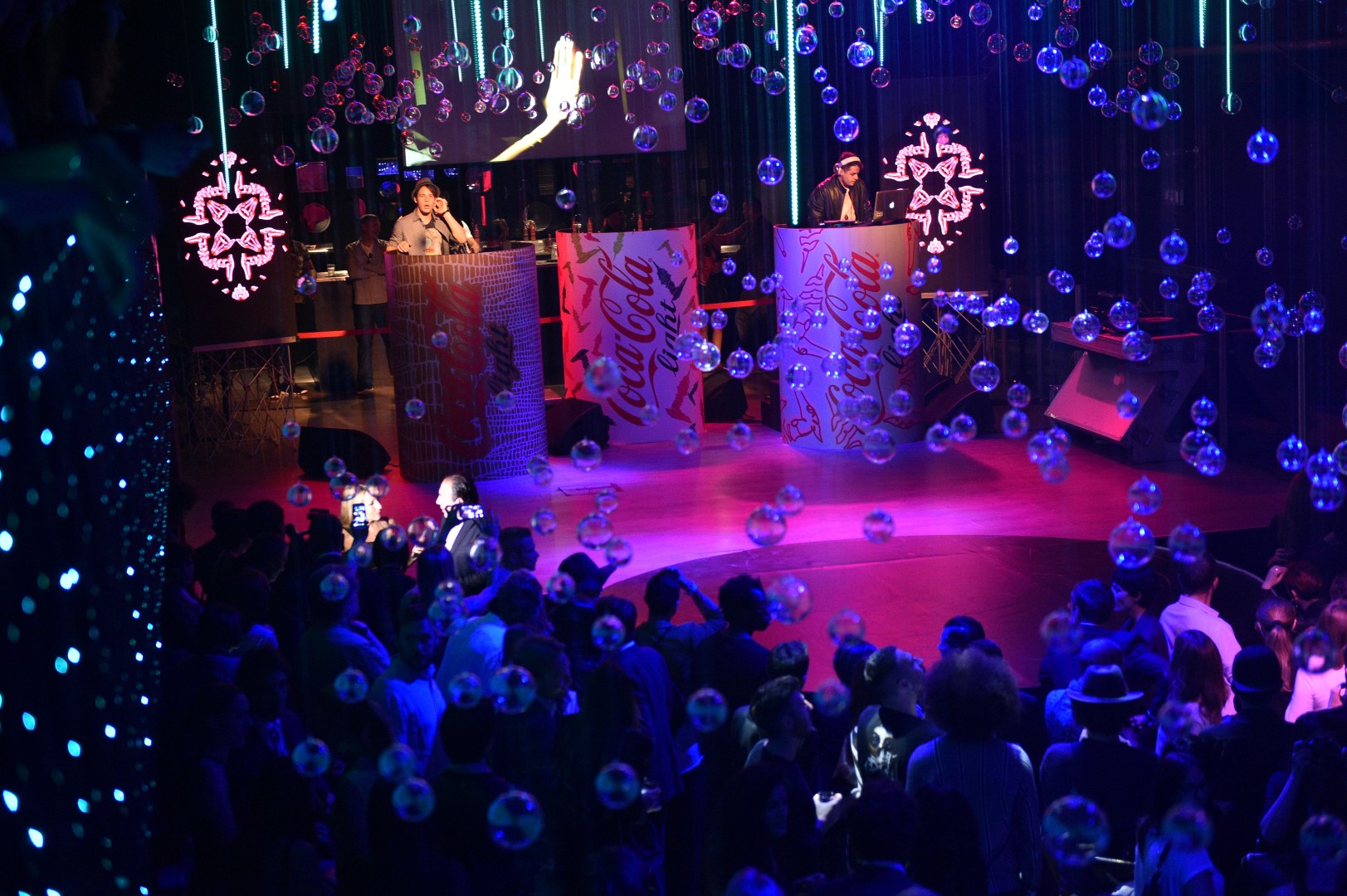 Trussardi Coca-Cola: il party Elegantly Cool ai Magazzini Generali, le foto