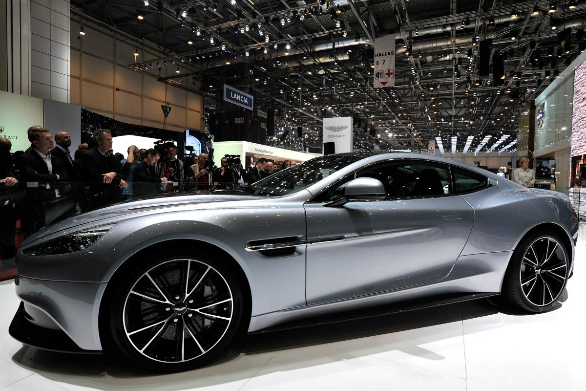Ricco imprenditore tedesco ordina 7 Aston Martin Vanquish