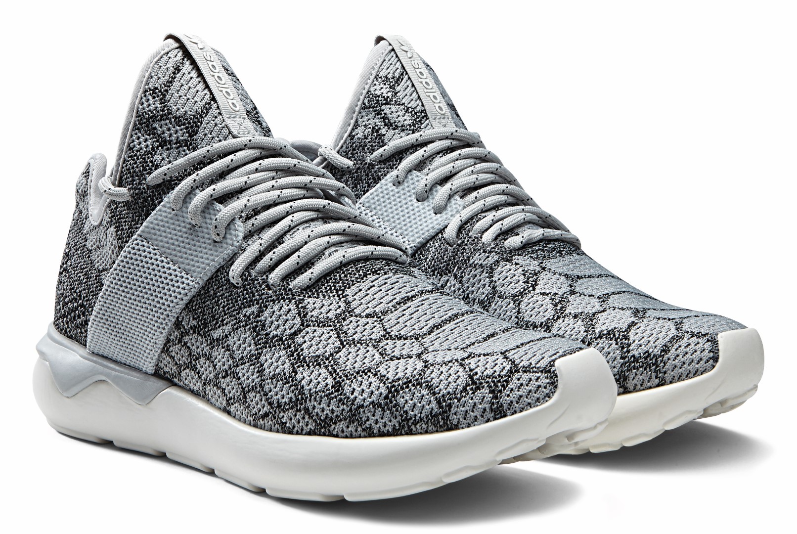 adidas Tubular Runner Primeknit: la sneaker che fonde casual e performance, le foto