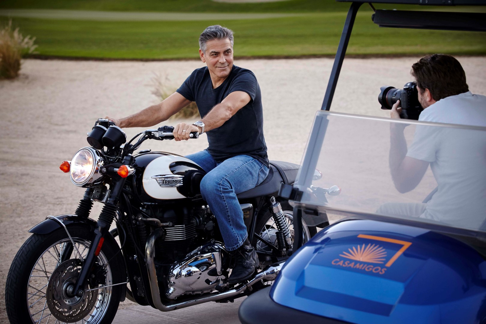 Omega George Clooney: le immagini del dietro le quinte della nuova campagna pubblicitaria Speedmaster ’57