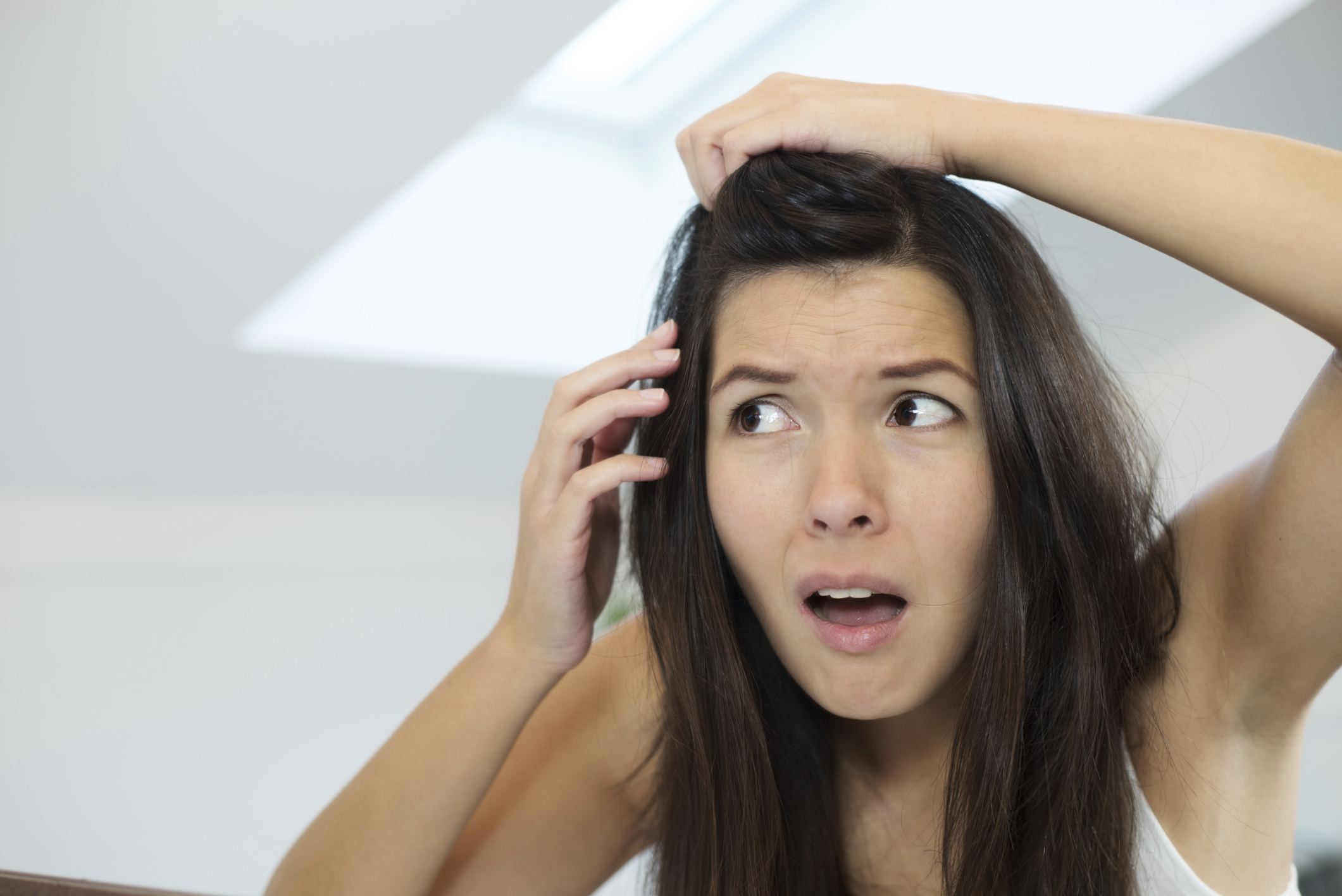 Nascondere i capelli bianchi con alcuni rimedi naturali