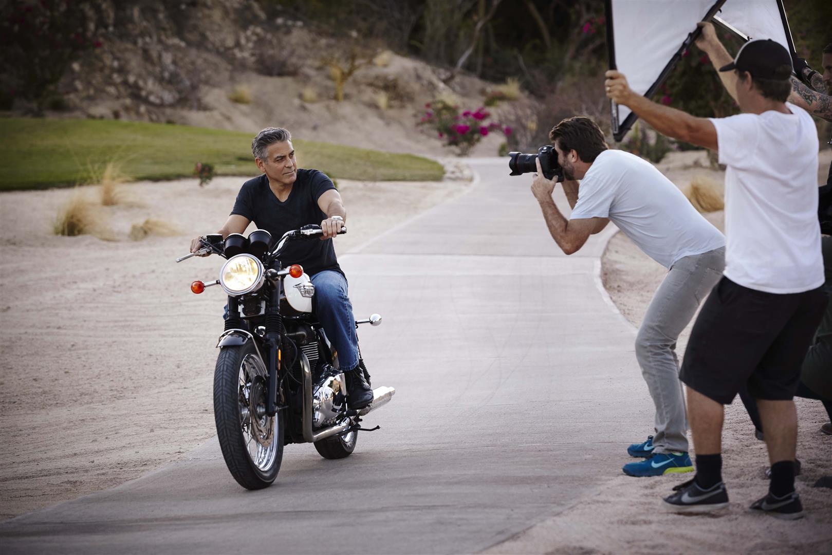 George Clooney con Omega: il backstage dello spot con lo Speedmaster