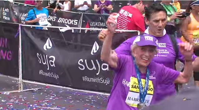 A 92 anni finisce una maratona: è la più anziana maratoneta del mondo (VIDEO)