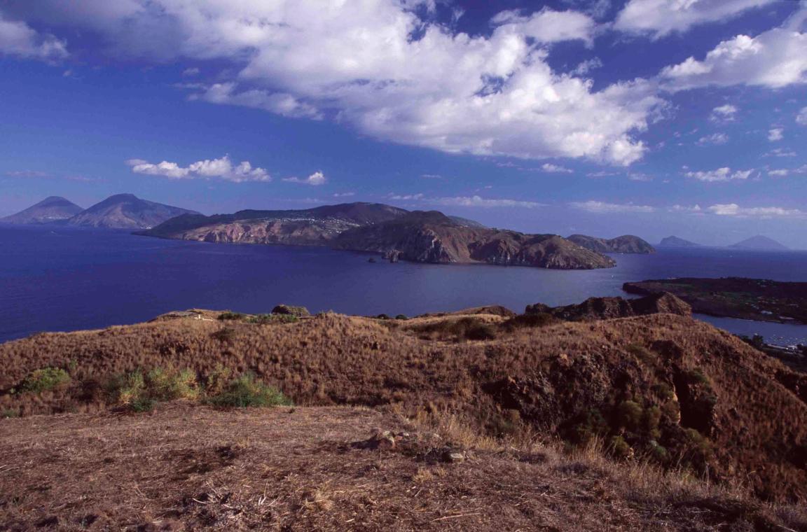 Isole Eolie: vacanze Therasia Resort Sea &amp; Spa e Imperatore Travel