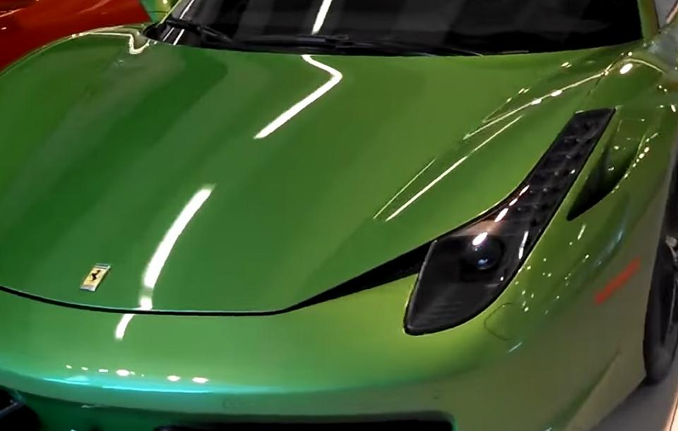 Ferrari 458 Spider in tinta particolare [Video]