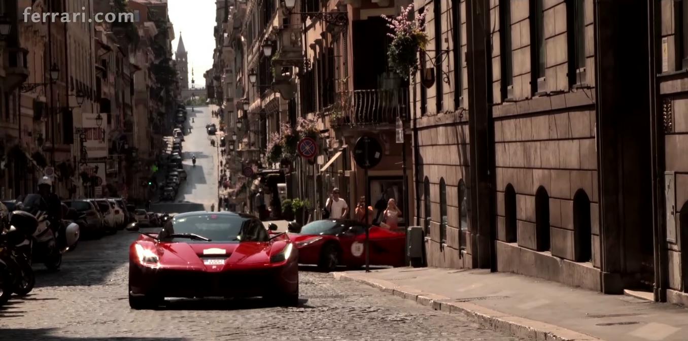 Ferrari Cavalcade 2015: lusso e generosità a Roma [Video]