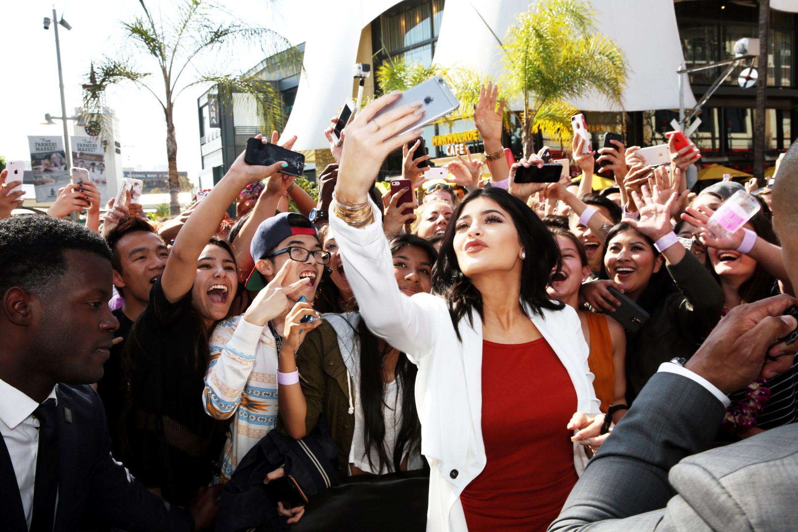 Kendall + Kylie Jenner Topshop: il lancio a Los Angeles della linea d&#8217;abbigliamento