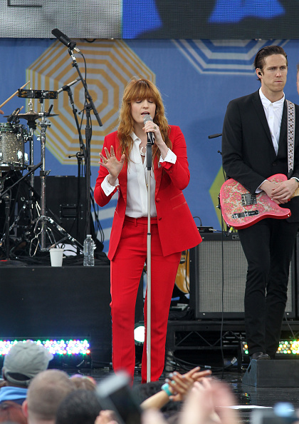 Florence and the Machine How Big, How Blue, How Beautiful: la cantante veste Dondup per il Summer Concert di Good Morning America