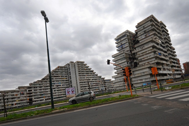 Scampia, la street art su le Vele