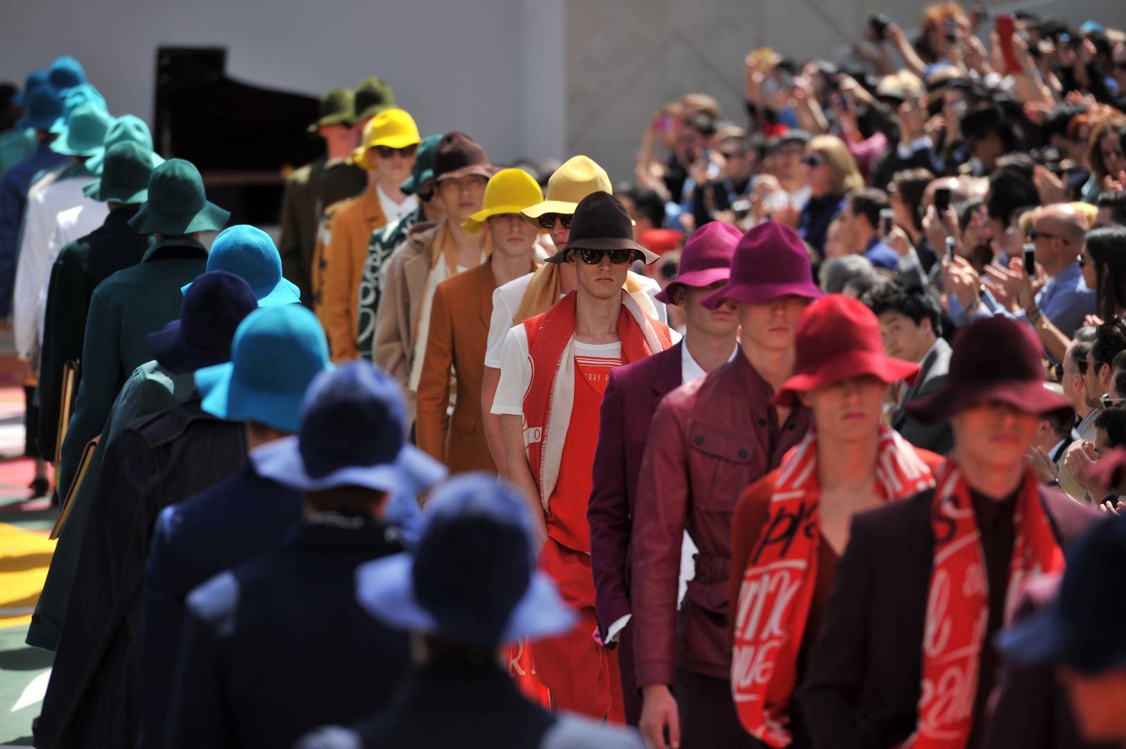 Sfilate Uomo Londra giugno 2015: Burberry sfila in diretta streaming su Style &amp; Fashion