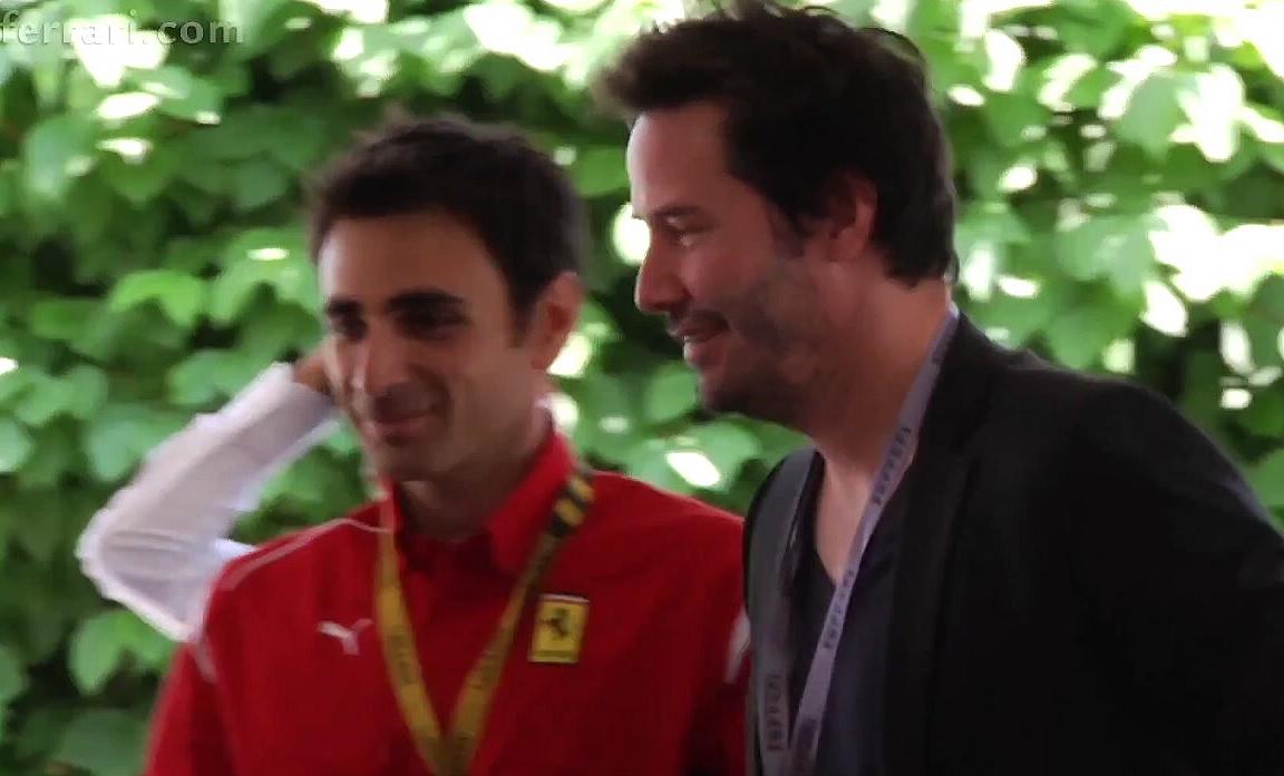 Keanu Reeves visita la Ferrari e prova la 488 GTB [Video]