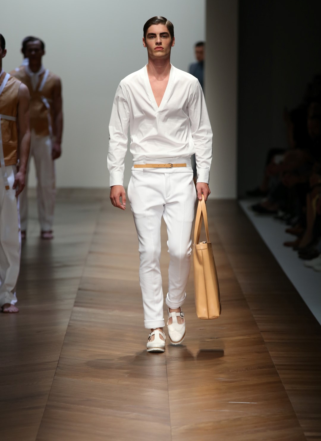 Daks collezione uomo primavera estate 2016: la sfilata a Milano Moda Uomo