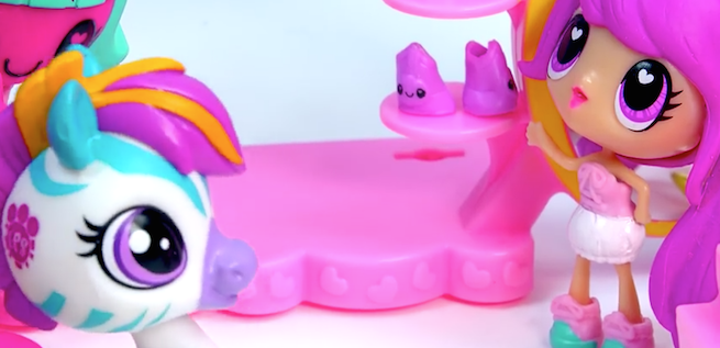 My Little Pony e Littlest Pet Shop: i giocattoli in un simpatico omaggio (VIDEO)