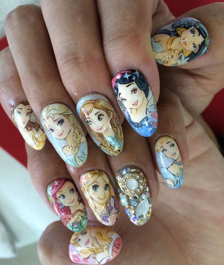Nail art ispirate alla Disney, 12 foto di unghie fantastiche
