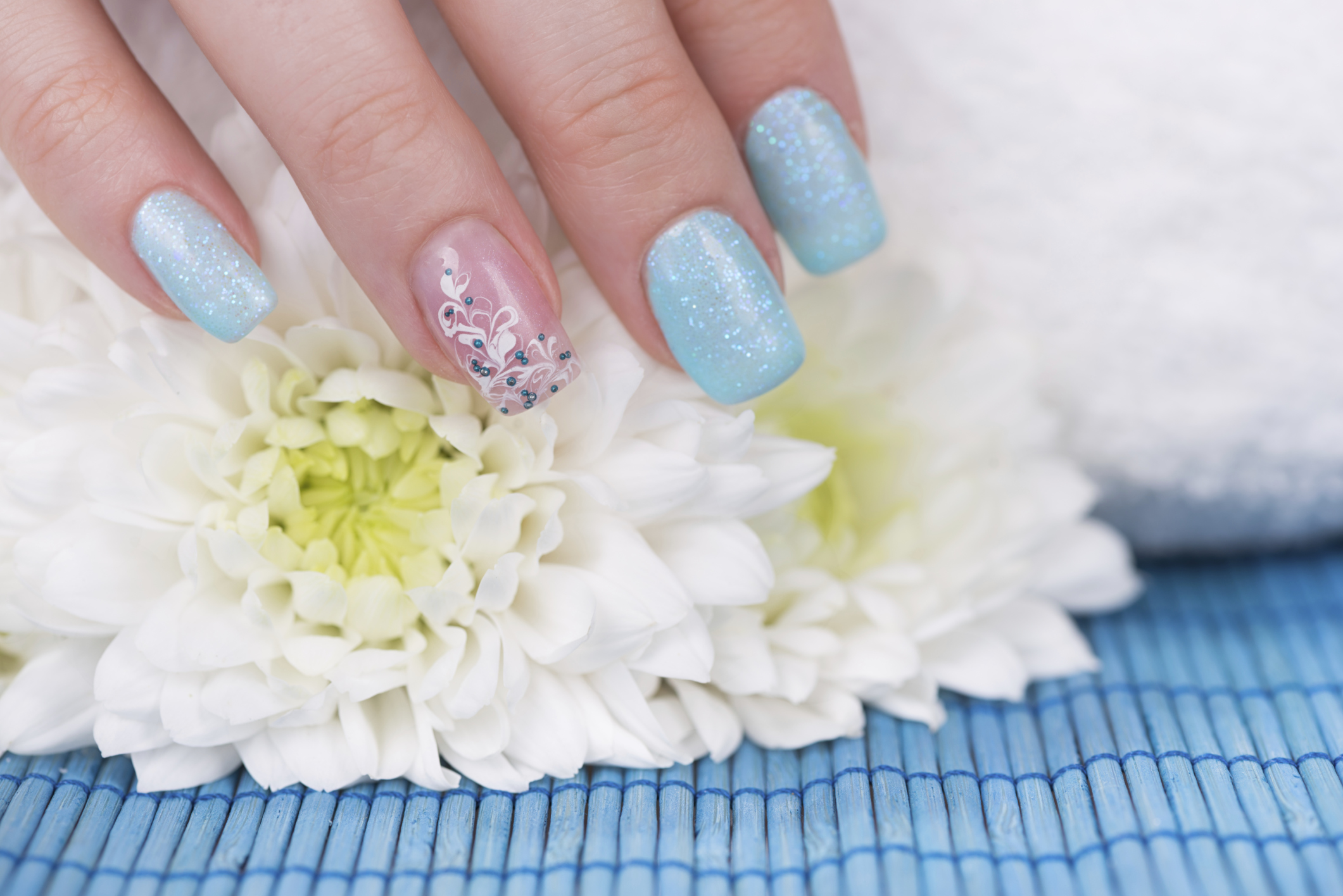 Nail art, i colori più trendy dell’estate per le vostre unghie