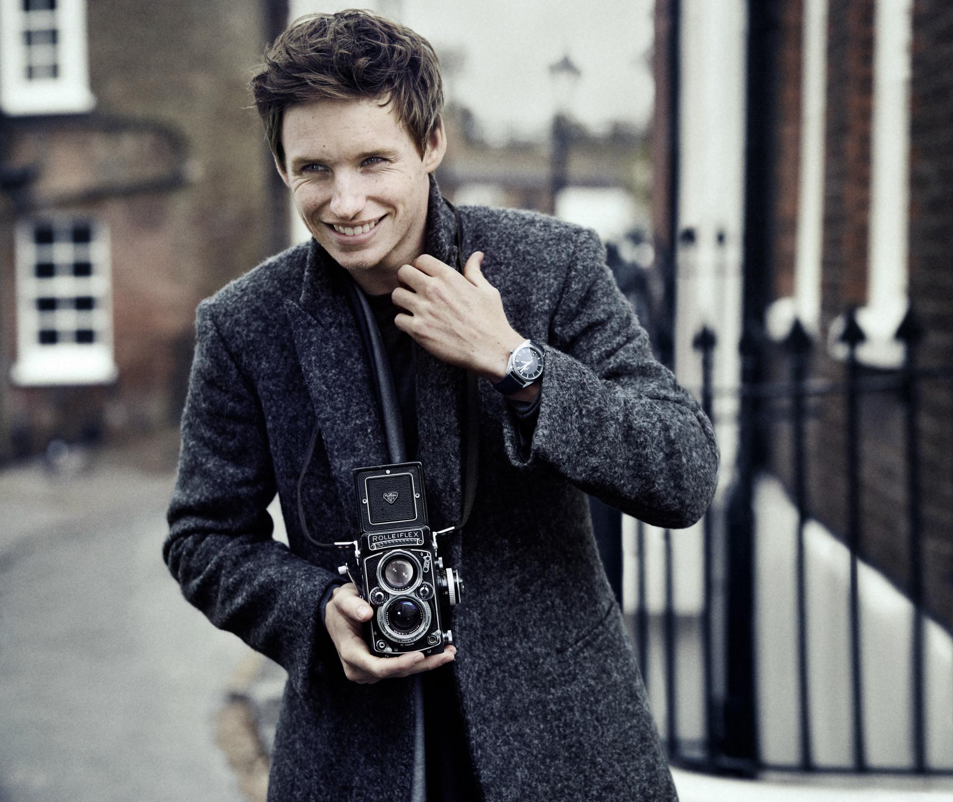 Il Premio Oscar 2015 Eddie Redmayne con orologio Omega a Londra