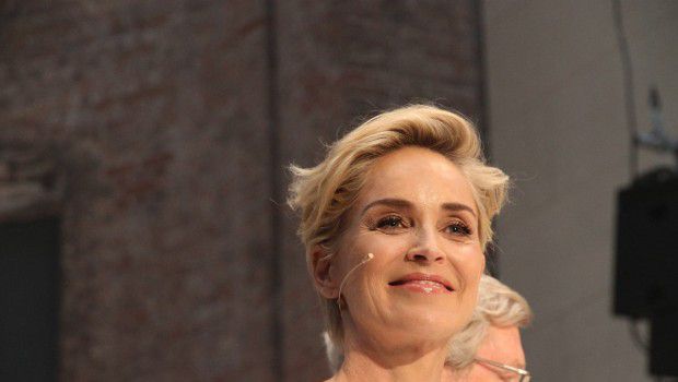 Sharon Stone Galderma: l’attrice testimonial della campagna Proof in Real Life, l’evento a Berlino