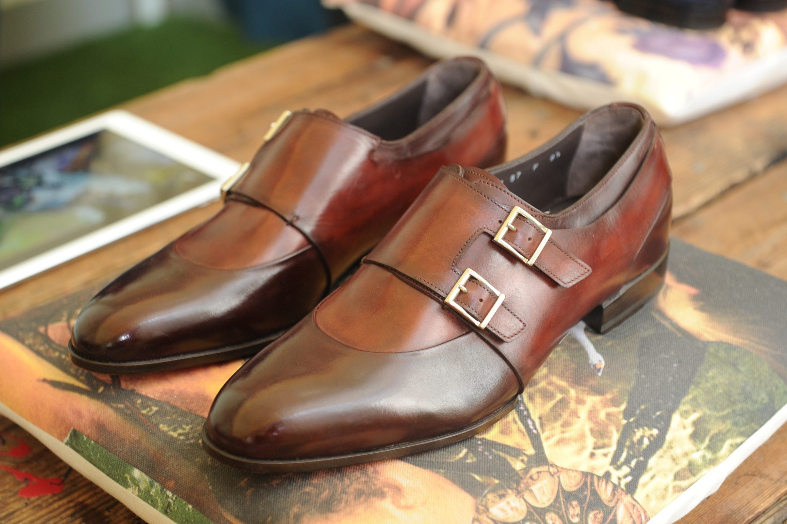 Santoni collezione uomo primavera estate 2016: l’eleganza soft e il fatto a mano artigianale