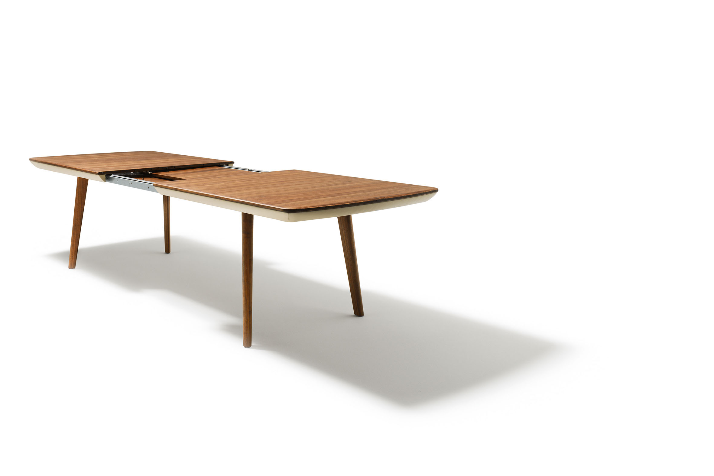 Team 7 tavoli allungabili: il legno naturale custodisce sofisticate tecnologie