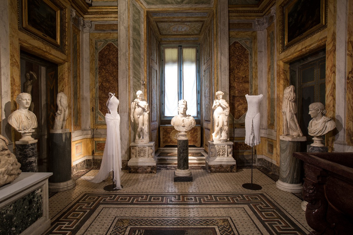 Azzedine Alaia Galleria Borghese: la mostra COUTURE/SCULPTURE, il vernissage