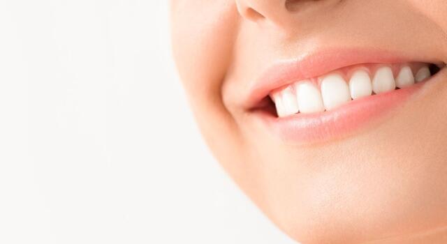 Idee e consigli di bellezza per migliorare l&#8217;aspetto dei denti