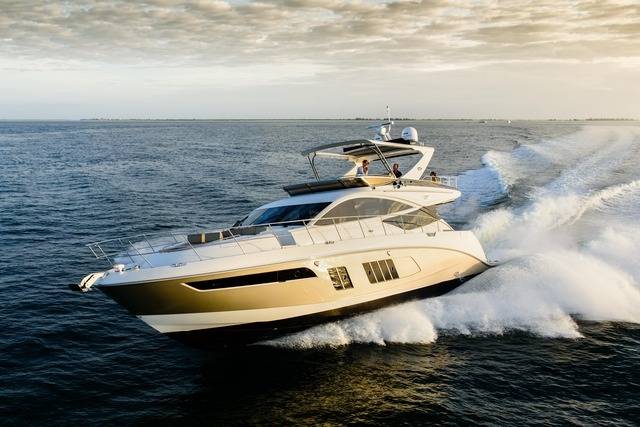 Sea Ray al Cannes Yachting Festival 2015 con lo yacht L 650 Fly