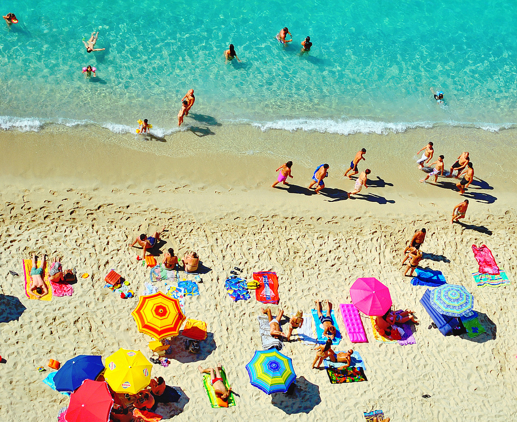 Bon ton in spiaggia: come comportarsi sotto l’ombrellone