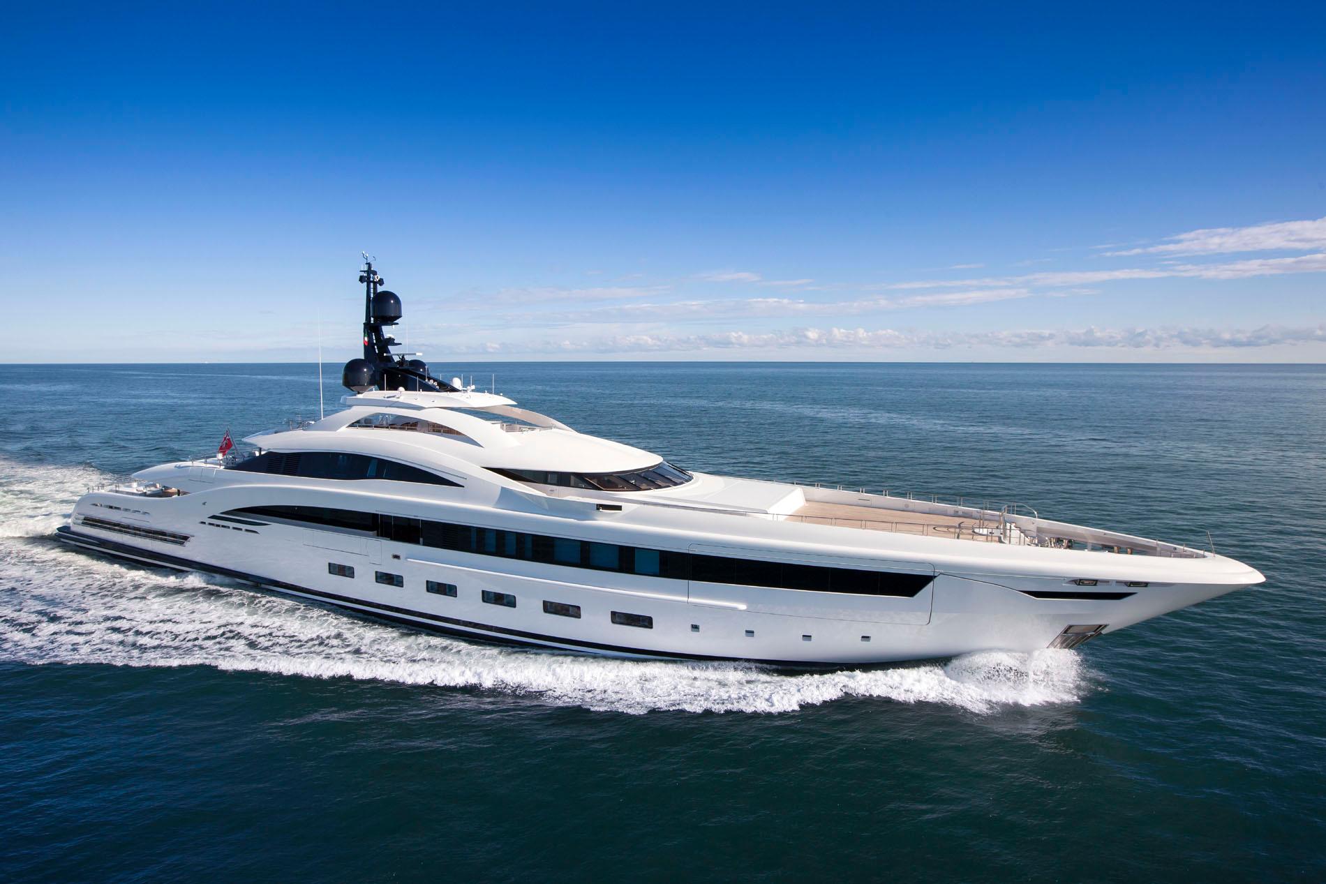 Yacht di lusso: tre anteprime CRN al Monaco Yacht Show 2015