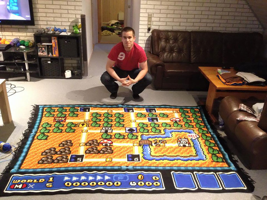 Super Mario Bros, un tappeto con la mappa realizzato all’uncinetto