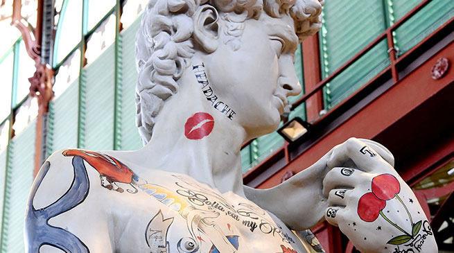 Firenze: il David tatuato per la Settimana Michelangiolesca
