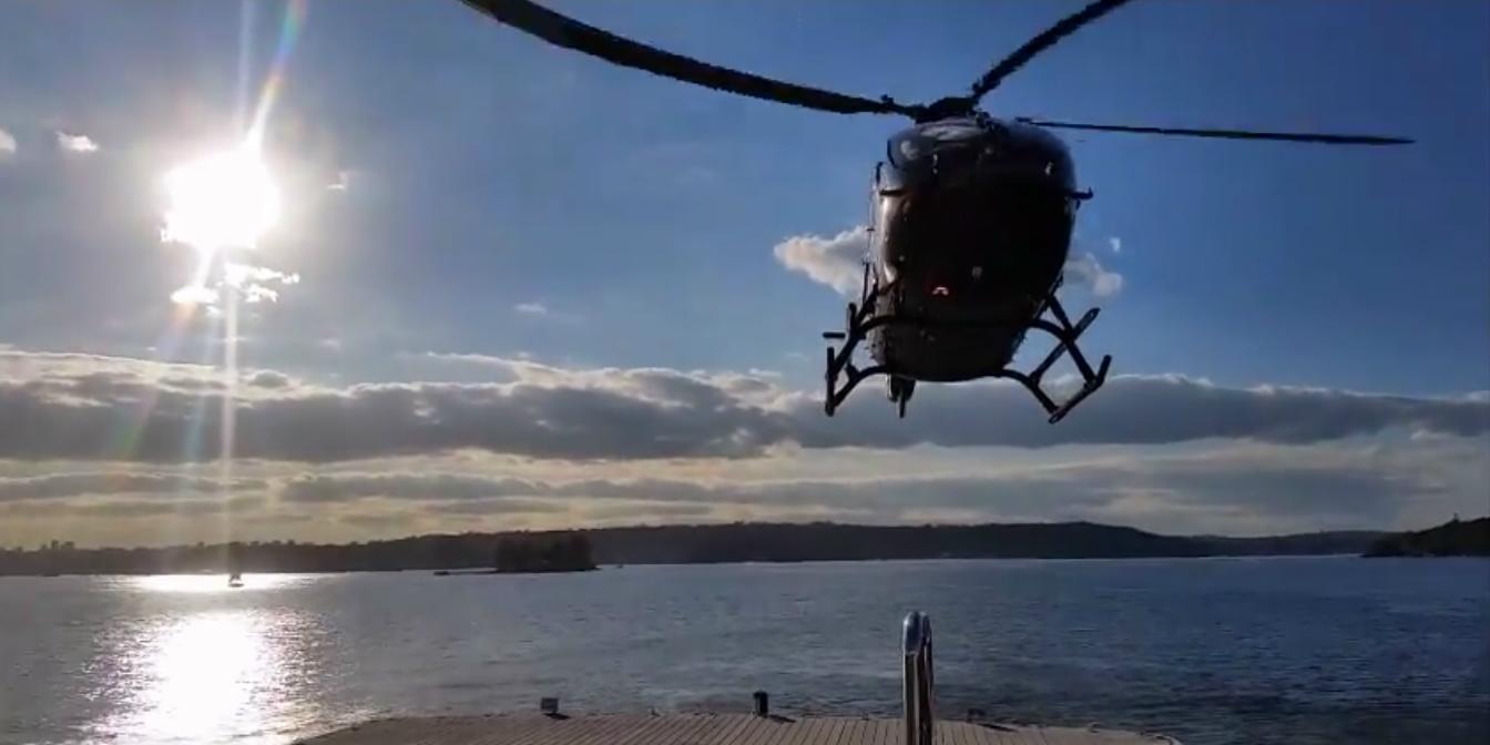 Elicottero atterra su yacht di lusso Tango: riprese dal ponte [Video]