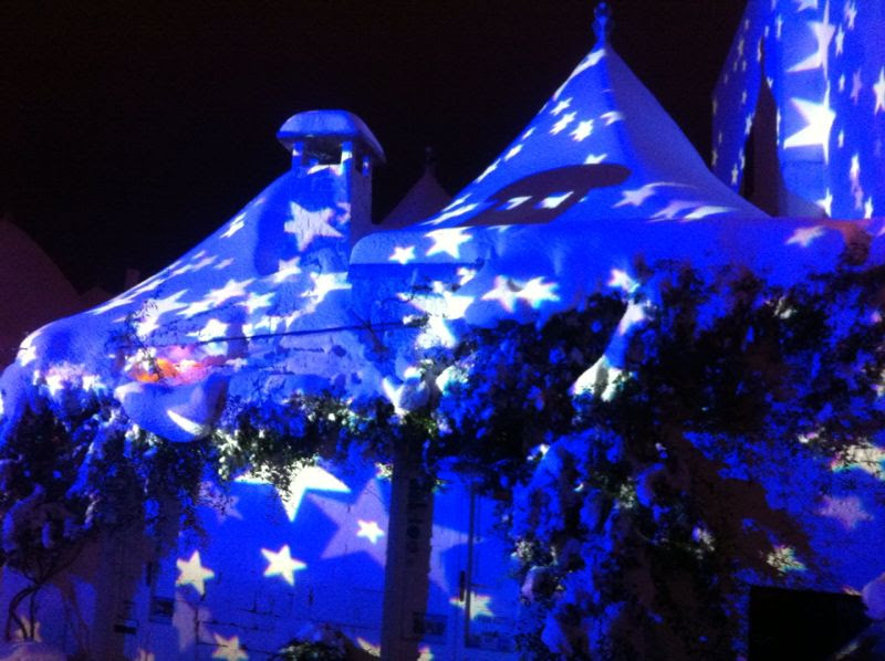 Van Gogh per il Festival della Luce di Alberobello: la “Notte Stellata” illumina i trulli