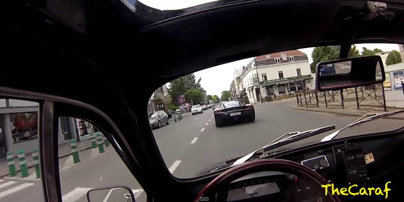 La Fiat 500 insegue una Ferrari Enzo [Video]