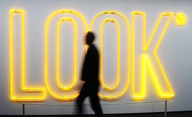 Le luci di Maurizio Nannucci al MAXXI di Roma