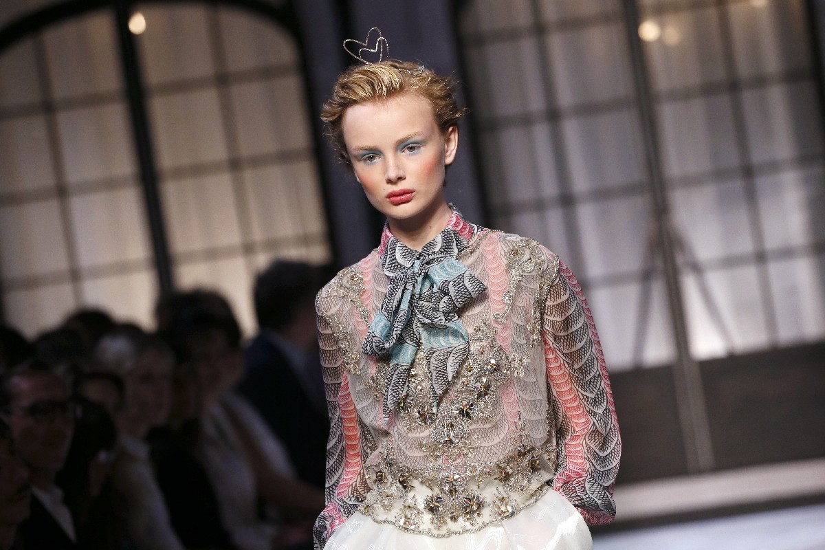 Sfilate Alta Moda Parigi Luglio 2015: il teatro di Elsa Schiaparelli, collezione autunno inverno 2015 2016