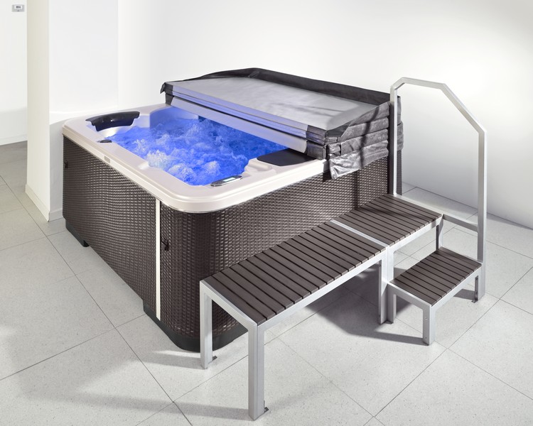 Minipiscine da esterno: Grandform Pool Project, un design di Claudio Corbella, le foto
