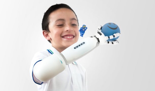 Lego: protesi per bambini costruibili e programmabili