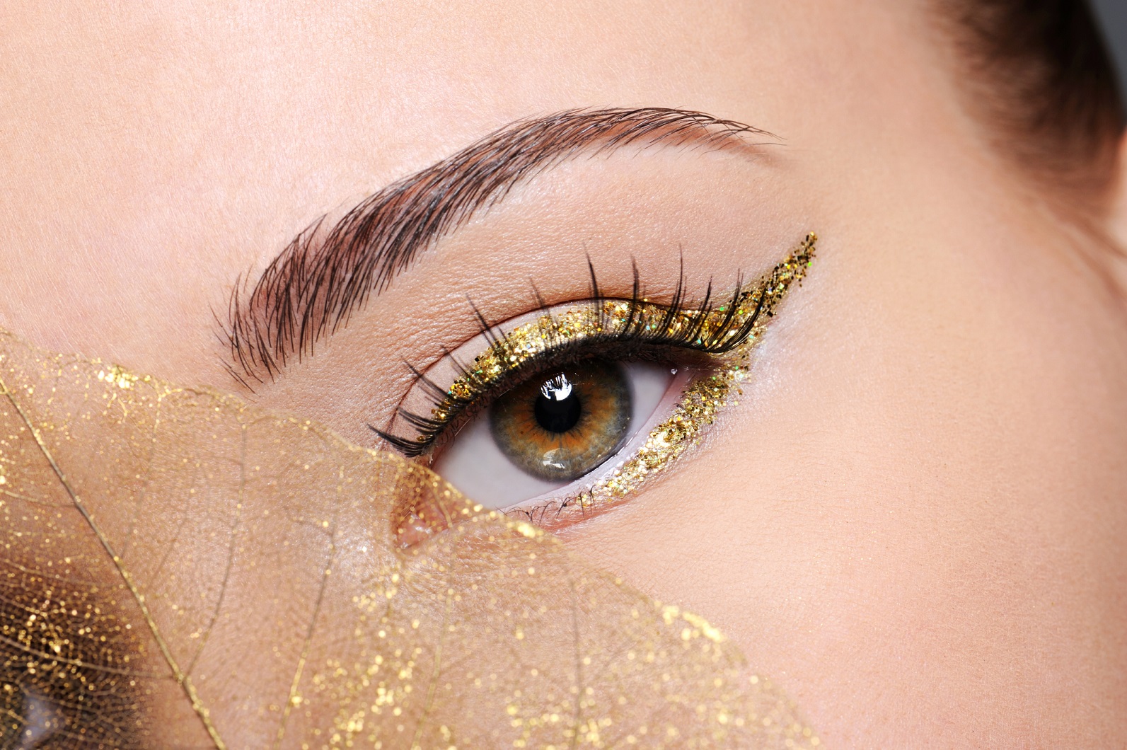 Tendenze make up, oro chic per l’estate 2015