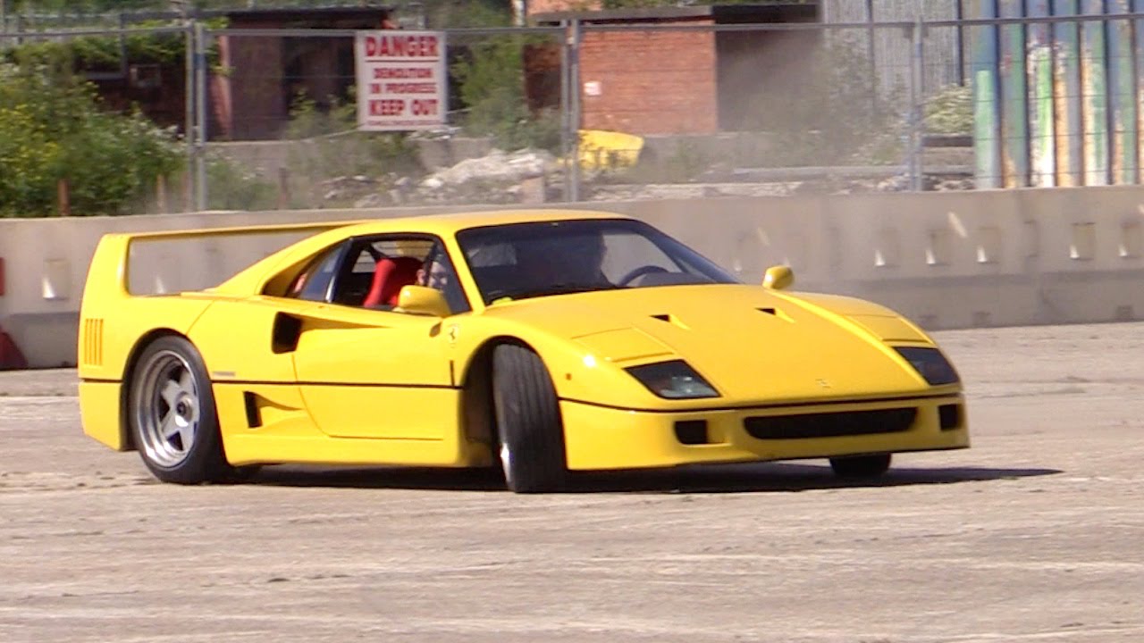Ferrari F40: burnout con la gialla