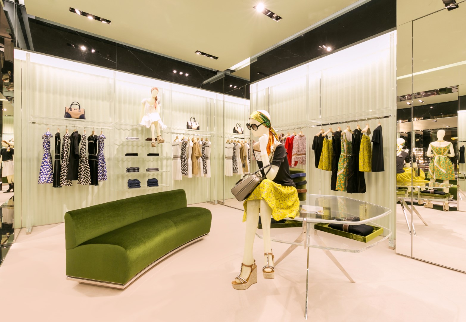 Prada Indonesia: inaugurata la prima boutique a Jakarta, le foto