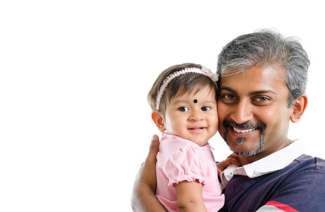 Un selfie con la figlia per salvare le bambine indiane