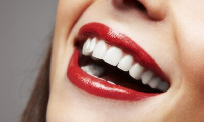 Come evitare che il rossetto finisca sui denti?