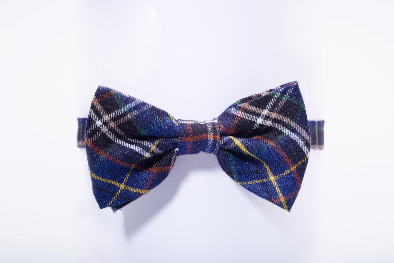Thomas Mason cravatte e papillon: accessori non convenzionali, con tessuti rigorosamente haut de gamme