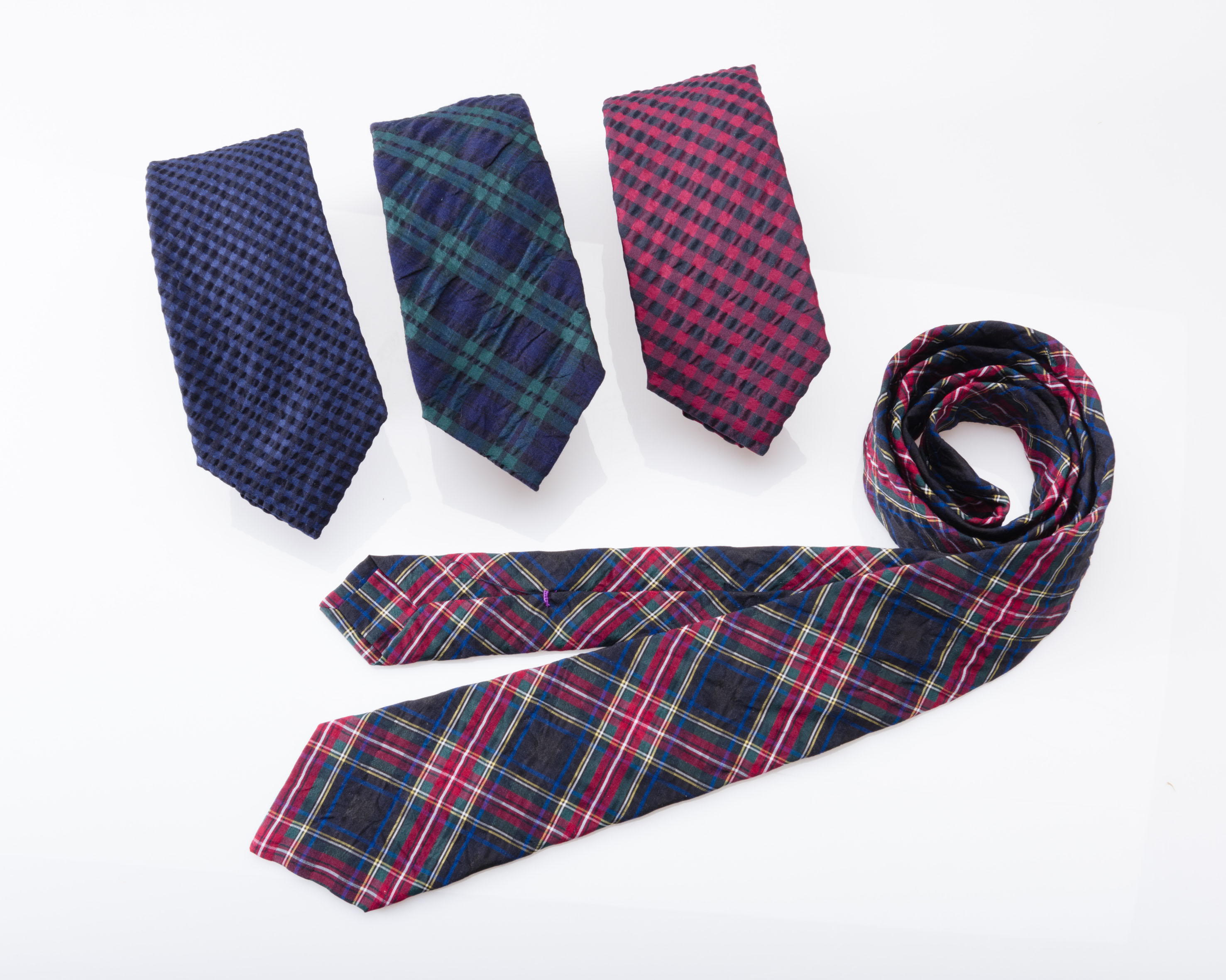 Thomas Mason cravatte e papillon: accessori non convenzionali, con tessuti rigorosamente haut de gamme