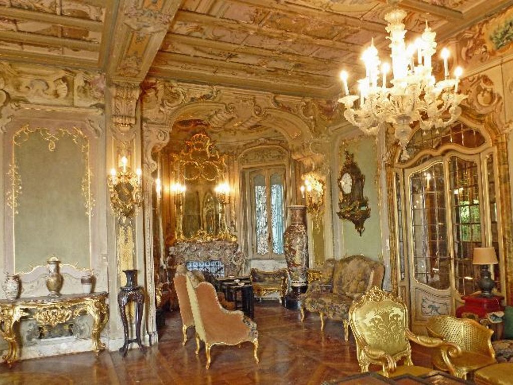 Villa di lusso simile a una reggia in vendita sul lago di Como