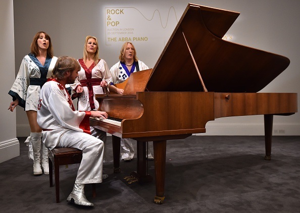 Il pianoforte degli ABBA all’asta a Londra da Sotheby’s