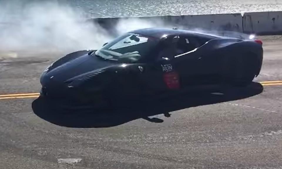 Burnout su strada con la Ferrari 458 Italia [Video]