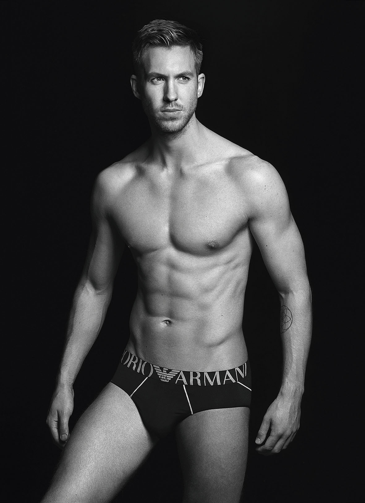 Emporio Armani campagna pubblicitaria autunno inverno 2015 2016: testimonial il DJ Calvin Harris, le foto