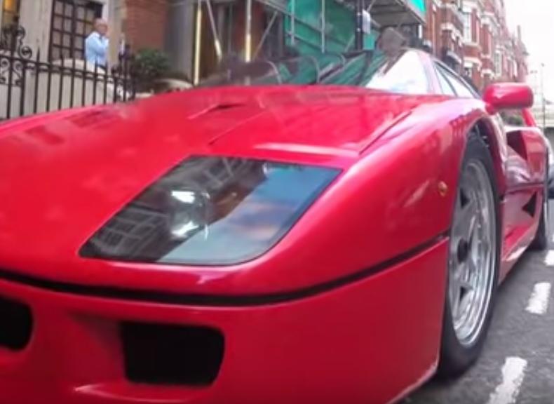 Una Ferrari F40 si concede in tutto il suo splendore a Londra [Video]