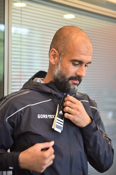 Pep Guardiola GORE-TEX: l&#8217;allenatore sarà ambasciatore del marchio per 4 anni, le foto